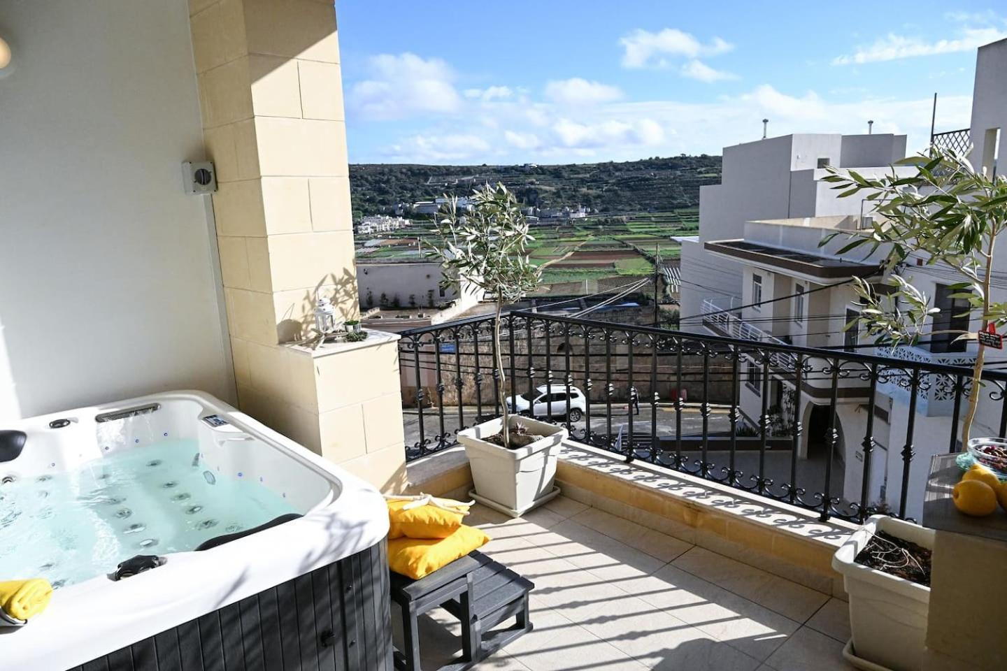 Fl 3 Ta'Lonza Luxury With Hot Tub By Homely Mellieħa Exteriör bild