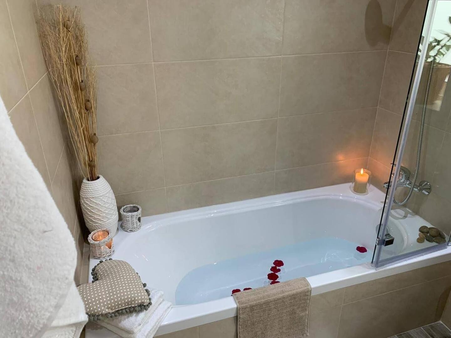 Fl 3 Ta'Lonza Luxury With Hot Tub By Homely Mellieħa Exteriör bild