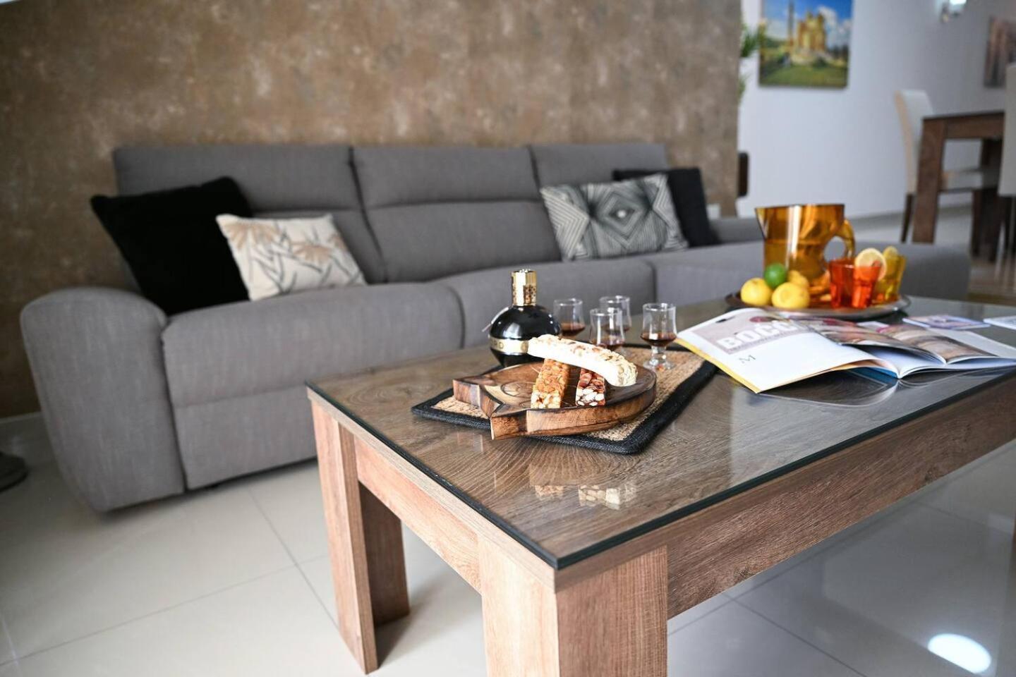 Fl 3 Ta'Lonza Luxury With Hot Tub By Homely Mellieħa Exteriör bild