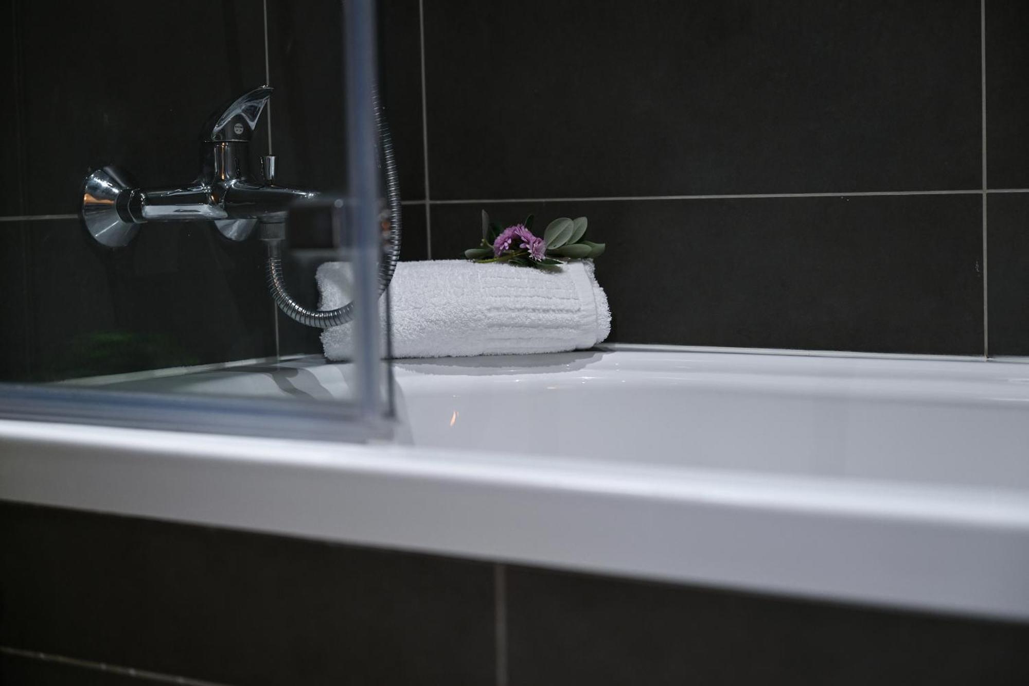 Fl 3 Ta'Lonza Luxury With Hot Tub By Homely Mellieħa Exteriör bild